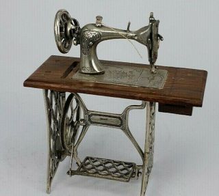 Sacchetti Silver miniature model of a treadmill sewing machine with moving parts 2