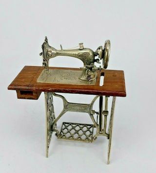 Sacchetti Silver miniature model of a treadmill sewing machine with moving parts 4