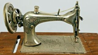 Sacchetti Silver miniature model of a treadmill sewing machine with moving parts 8