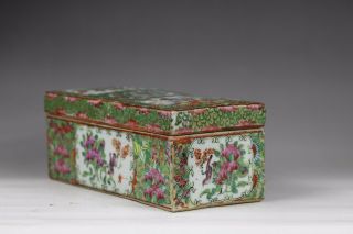 19th century,  A rare ‘canton famille rose’ chinese porcelain box and cover 2