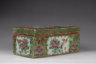 19th century,  A rare ‘canton famille rose’ chinese porcelain box and cover 4