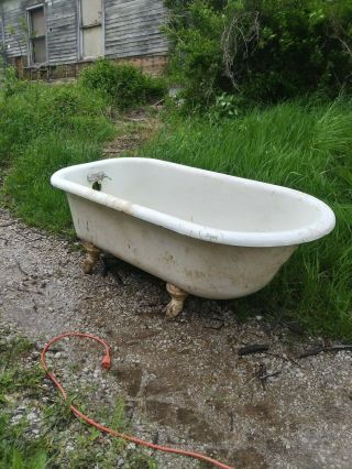 Antique Claw Foot Bath Tub Cast Iron Vintage With Claw Feet.