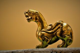 17th Century,  GILT Bronze CHINESE Pixiu Creature PAPER WEIGHT Bixie 貔貅 Feng Shui 2