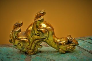 17th Century,  GILT Bronze CHINESE Pixiu Creature PAPER WEIGHT Bixie 貔貅 Feng Shui 8