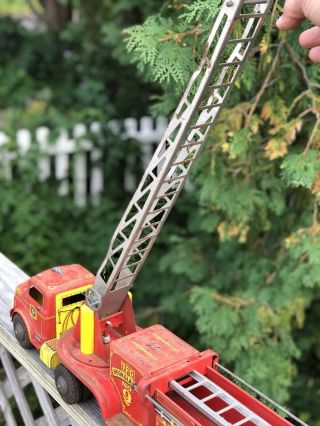 VINTAGE 1950 ' S MARX LUMAR FIRE TRUCK HOOK & LADDER COMPLETE TIN METAL TOY 50’s 9