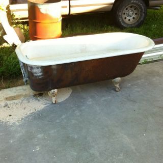 Antique Claw Foot Bath Tub Cast Iron with Clawfoot Design.  Large 2