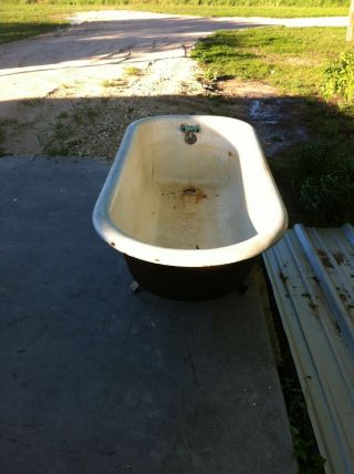 Antique Claw Foot Bath Tub Cast Iron with Clawfoot Design.  Large 3