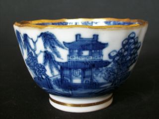 Perfect Chinese 18th C Qianlong Blue And White Pagoda Bridge Tea Bowl Cup Vase 2