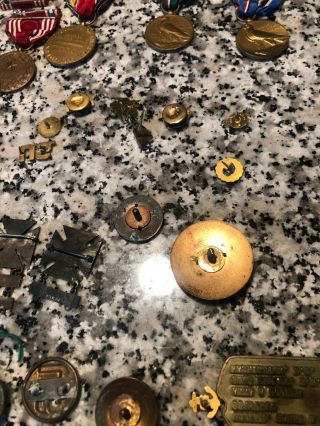 I ' ed WW2 US Medal And Pin Grouping With Dog Tag Estate Find 11