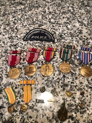 I ' ed WW2 US Medal And Pin Grouping With Dog Tag Estate Find 2