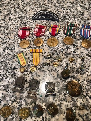 I ' ed WW2 US Medal And Pin Grouping With Dog Tag Estate Find 3