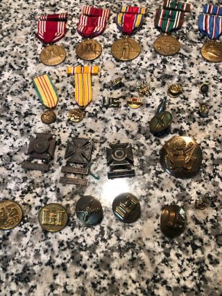 I ' ed WW2 US Medal And Pin Grouping With Dog Tag Estate Find 4