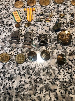 I ' ed WW2 US Medal And Pin Grouping With Dog Tag Estate Find 6