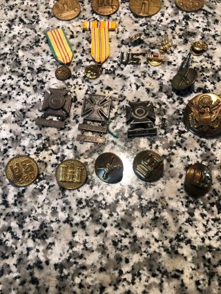 I ' ed WW2 US Medal And Pin Grouping With Dog Tag Estate Find 7