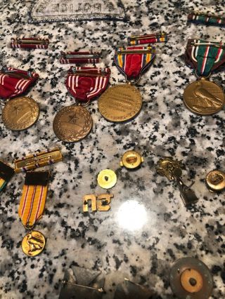 I ' ed WW2 US Medal And Pin Grouping With Dog Tag Estate Find 9