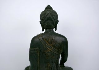 A Large Bronze Figure of Seated Shakyamuni 10