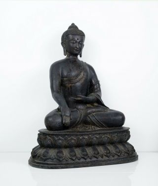 A Large Bronze Figure of Seated Shakyamuni 3