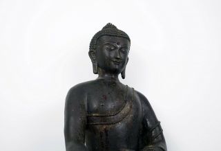 A Large Bronze Figure of Seated Shakyamuni 5