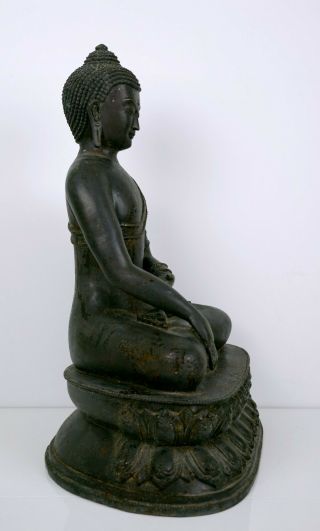 A Large Bronze Figure of Seated Shakyamuni 7