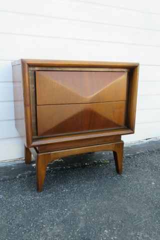 Diamond Front Mid Century Modern Nightstand Side End Table By United 9747