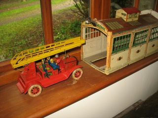 TIPPCO FIRE ENGINE LADDER TRUCK GERMANY TINPLATE TOY WIND UP VINTAGE TIN no car 3
