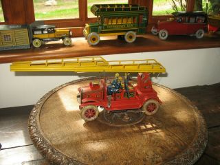 TIPPCO FIRE ENGINE LADDER TRUCK GERMANY TINPLATE TOY WIND UP VINTAGE TIN no car 5
