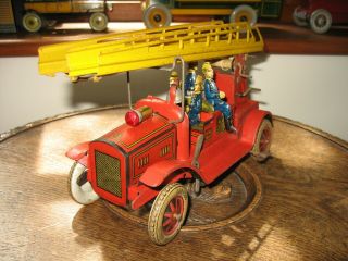 TIPPCO FIRE ENGINE LADDER TRUCK GERMANY TINPLATE TOY WIND UP VINTAGE TIN no car 7