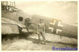 Org.  Photo: Us Soldier Posed W/ Captured Luftwaffe Me - 410 Heavy Fighter Plane