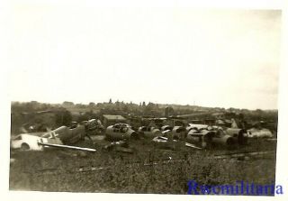 Org.  Photo: Us Soldier View Abandoned & Wrecked Luftwaffe Fighter Planes (2)