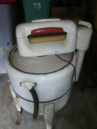 Vintage Maytag Washing/wringer Machine