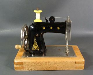 Rare Casige Germany British Zone Child ' s Sewing Mashine Toy Case Black Gold 8