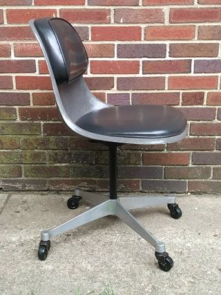 Vintage 60 ' s Charles Eames Herman Miller Fiberglass Swivel Shell Chair 2