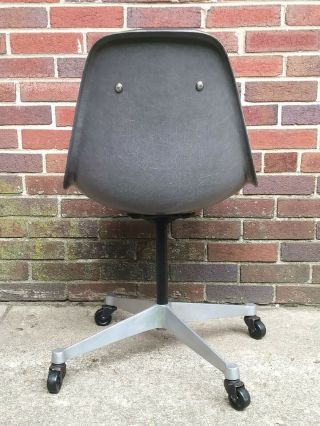 Vintage 60 ' s Charles Eames Herman Miller Fiberglass Swivel Shell Chair 3