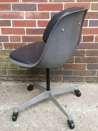 Vintage 60 ' s Charles Eames Herman Miller Fiberglass Swivel Shell Chair 4
