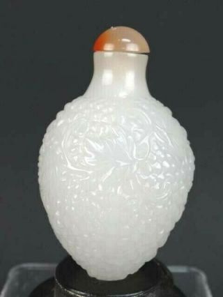 OLD CHINESE WHITE JADE FINELY CARVED SNUFF BOTTLE 3