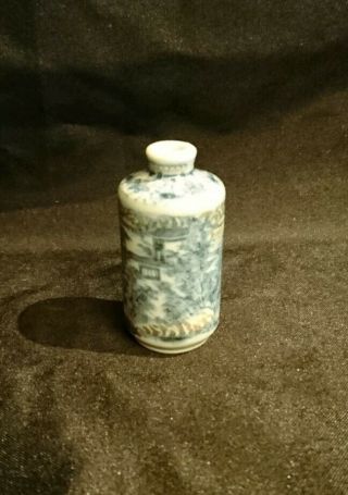 A Blue,  White & Red Underglaze Snuff Bottle.  18th Or 19th Century 3