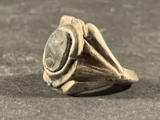 ANCIENT ROMAN SILVER RING W/ FEMALE BUST INSERT CIRCA 200 - 300AD 3