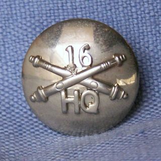 Korean War Era Silver 16th Field Artillery " Hq " Collar Disk