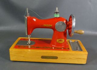 1950 ' s Russian Singer Child ' s Toy Sewing Machine Hand Crank Metal Wood Base Box 2