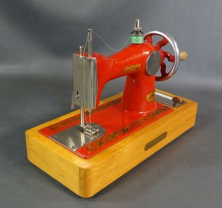 1950 ' s Russian Singer Child ' s Toy Sewing Machine Hand Crank Metal Wood Base Box 5
