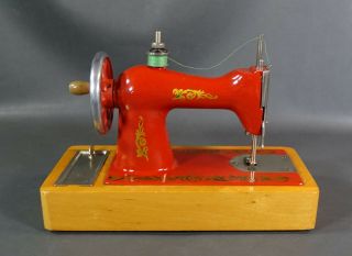 1950 ' s Russian Singer Child ' s Toy Sewing Machine Hand Crank Metal Wood Base Box 7