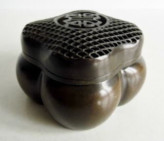 EXQUISITE ANTIQUE CHINESE BRONZE HAND WARMER - SEAL MARK ON THE BASE - VERY RARE 3