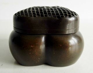 EXQUISITE ANTIQUE CHINESE BRONZE HAND WARMER - SEAL MARK ON THE BASE - VERY RARE 9