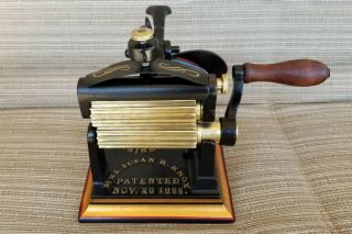 The MRS.  SUSAN R.  KNOX Fluter / Fluting Iron – Victorian - era laundry device 1866 4