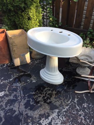 Vintage Oval Pedastal Bath Sink