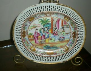 Antique Chinese Porcelain Famille Rose Medallion Reticulated Plate. 4