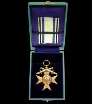 Wwi German Bavarian Military Merit Cross Medal W/ Swords 3cl & Case - Mkv