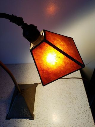 VINTAGE NYWLF Co.  CHICAGO ARTS & CRAFTS CAST METAL MICA SHADE DESK LAMP 14 