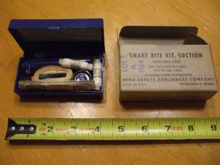 Vintage 1959 US Air Force First Aid Kit For Airmen w/booklet bandages snake bite 8