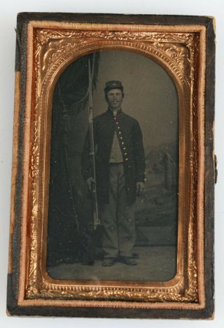 Rare Authentic Civil War 1/9th Tintype Soldier Armed With Rifle & Bayonet